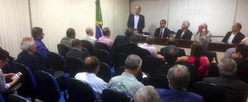 Presidente da FNE fala à diretoria da ABEE sobre Engenharia Unida.