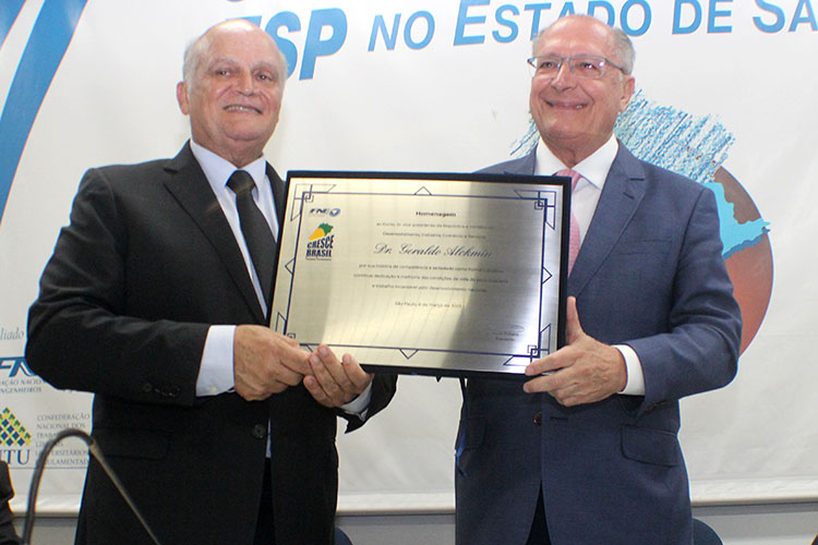 Alckmin recebe homenagem da FNE 060323