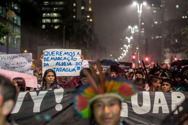 Ato indigena foto Roberto Brilhante Carta Maior