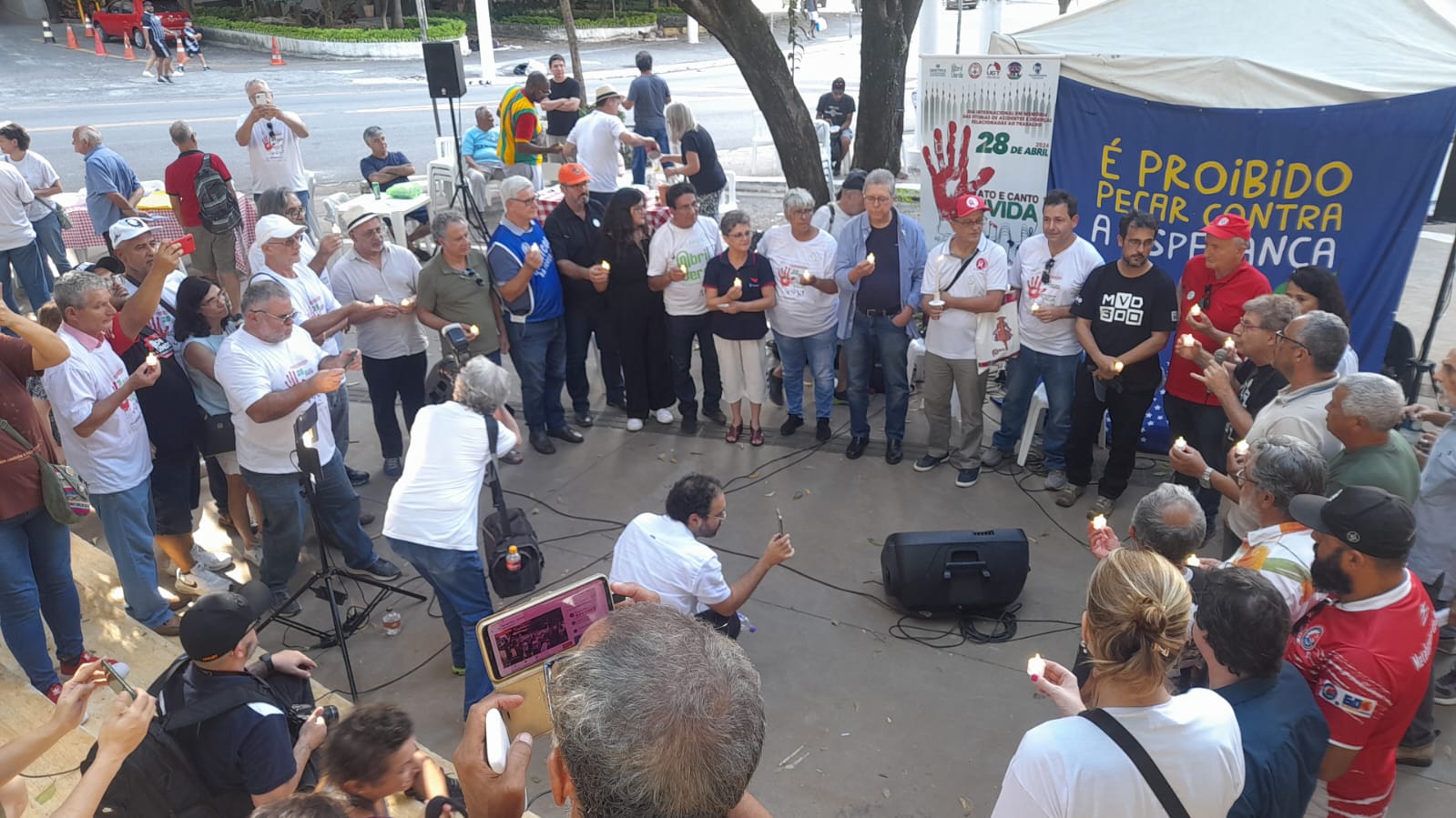 Cerimônia das velas Ato e canto pela vida Scaboli