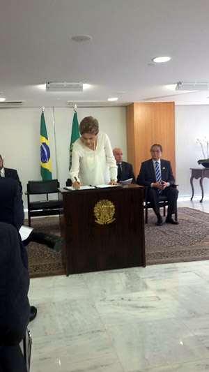 Dilma 18DEZ2015 3