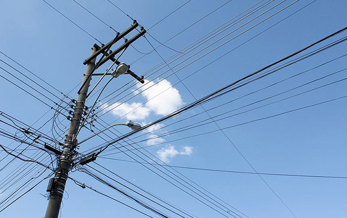Poste energia AlessandroPaivaFreeimages 700