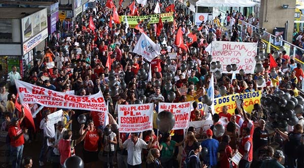 ato contra terceirizacao em brasilia red