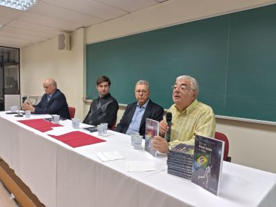 Professor Eliseu Gabriel lança livro 'Por um Brasil unido e forte