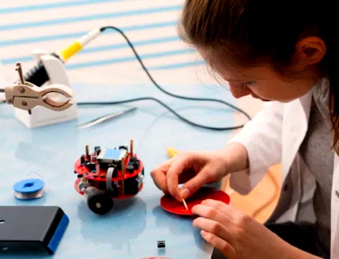 mulheres na ciencia Foto 123RF