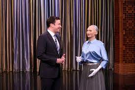 sofia robo com Jimmy Fallon divulga