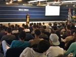Marcellie Dessimoni fala a estudantes da Universidade Braz Cubas.