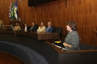 Silvana Guarnieri, ex-presidente da Delegacia Sindical do SEESP no Grande ABC e vice-prefeita de Diadema, faz saudação em solenidade.