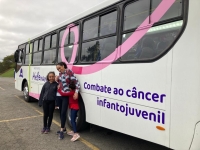 Heleninha leva pacientes oncológicos a serviços médicos