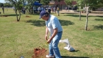 Fernando Gomes, ex-diretor do SEESP e membro do Conselho Tecnológico, durante plantio no Parque da Juventude.