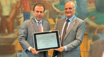 Luiz Marinho recebe homenagem da CNTU