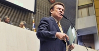 Deputado Campos Machado.