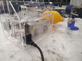Estudantes e engenharia da Mercedes-Benz se unem na fabricação de respiradores mecânicos